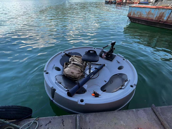 小型釣魚船